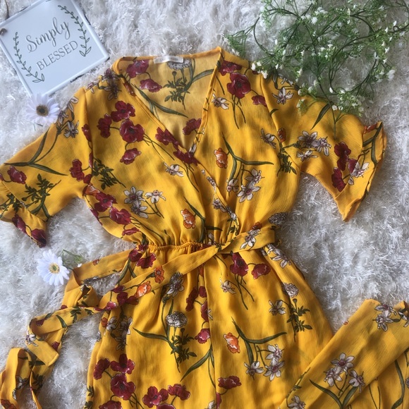 BRIGHT FLORAL JUMPSUIT SIZE SMALL 🌺☀️☀️ - Picture 2 of 8